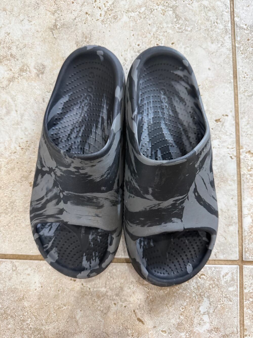 Crocs Mellow Recovery Slides – Gray Camo – mens size 9